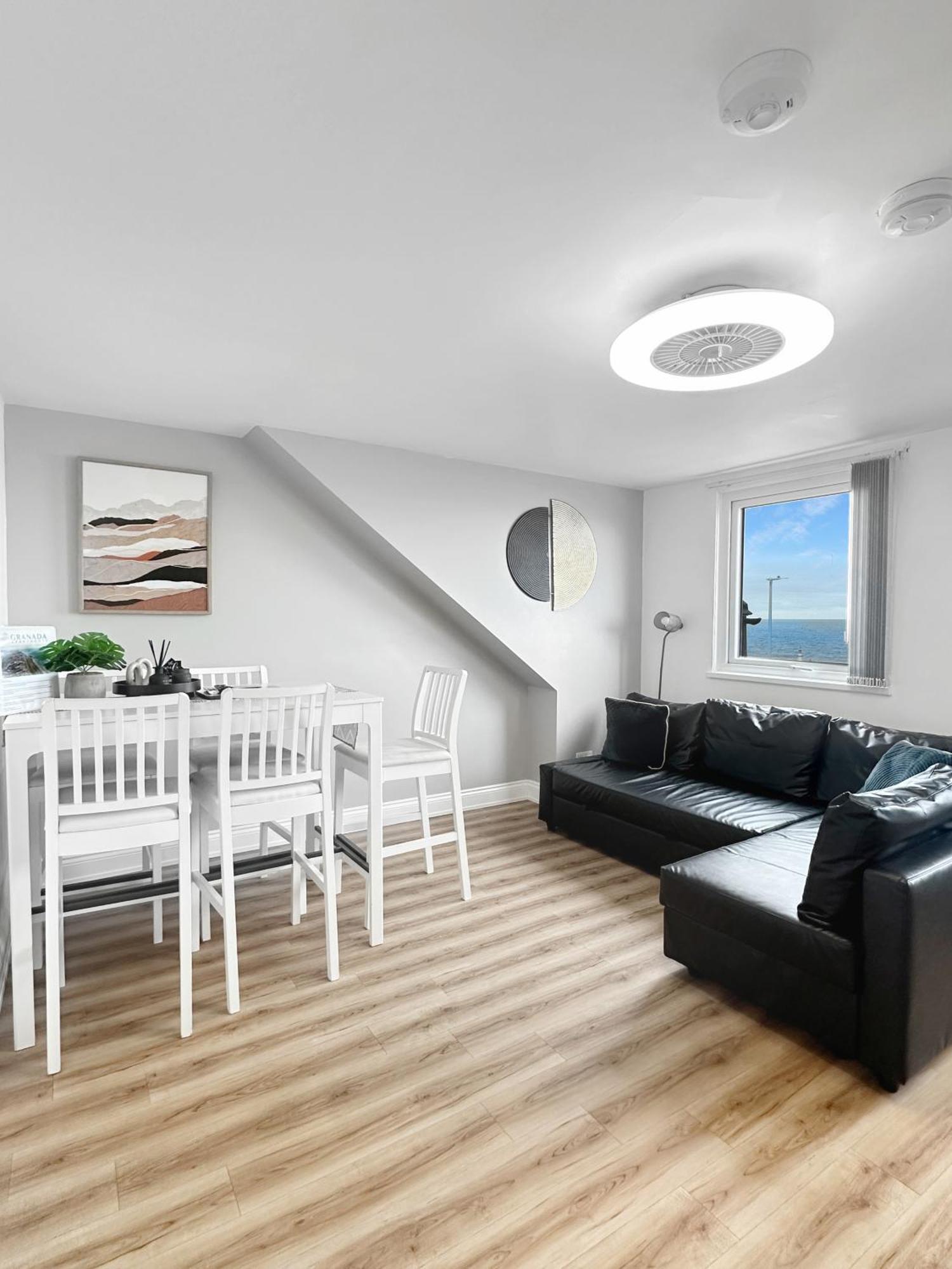 Granada Apartments Queen'S Promenade Blackpool Exterior photo