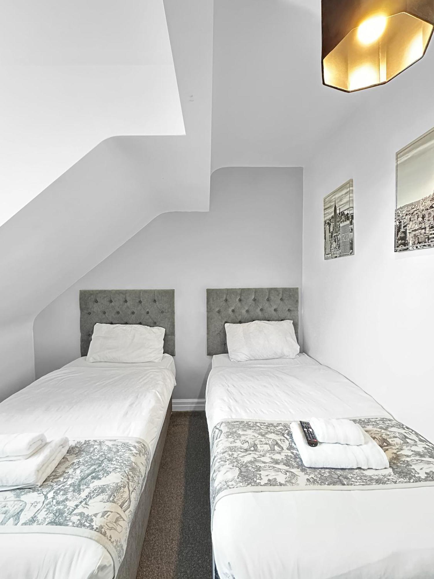 Granada Apartments Queen'S Promenade Blackpool Exterior photo