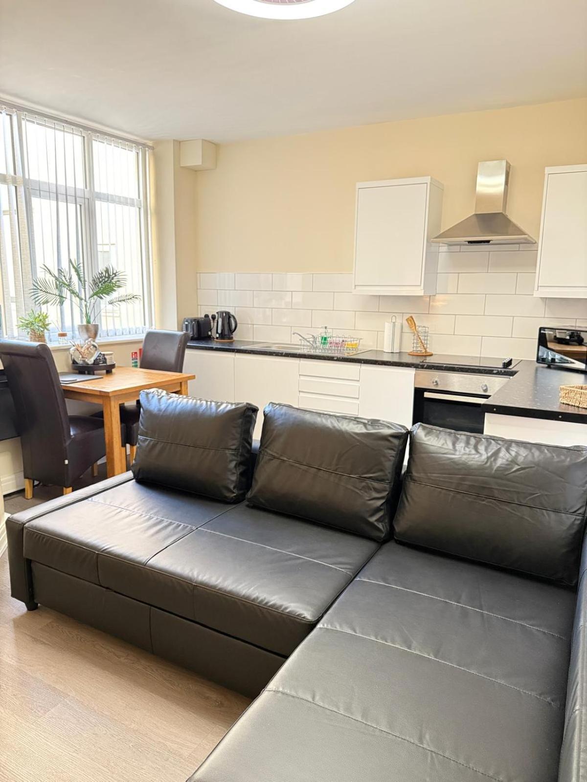 Granada Apartments Queen'S Promenade Blackpool Exterior photo